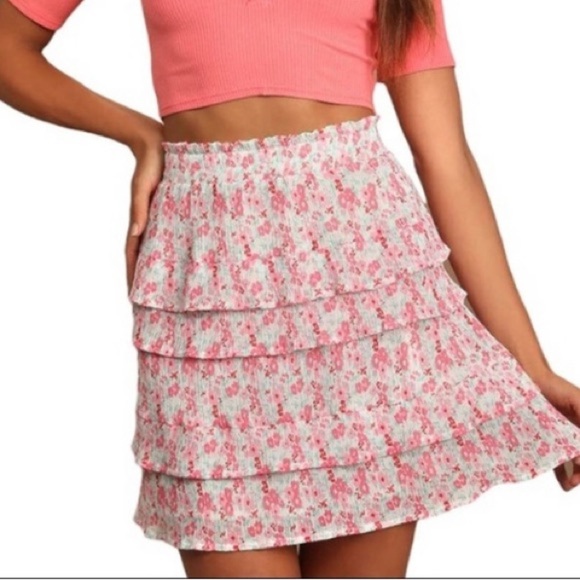 NWT Lulus flower and glory white floral print pleated tiered mini skirt , size L - Picture 1 of 5